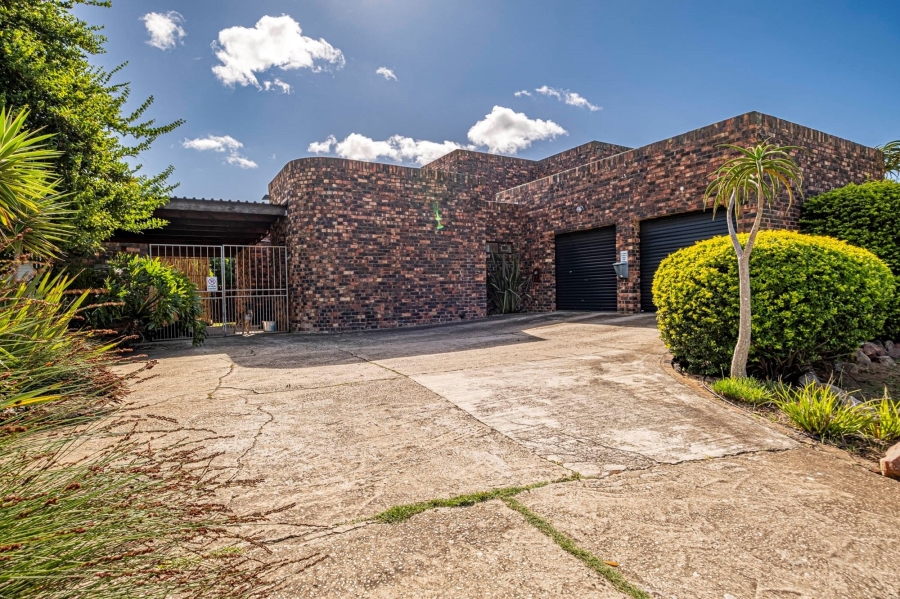 5 Bedroom Property for Sale in Summerstrand Eastern Cape